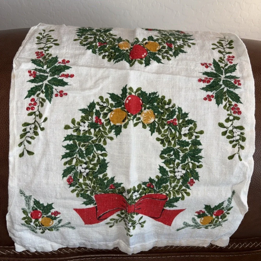 Vtg Christmas Linen Lot Kitchen Towel‎ oval Table Cloth quilted throw apron